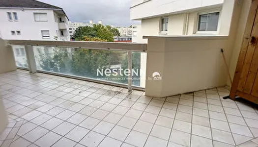 Montigny-le-Bretonneux, Quartier centre-ville : LOCATION 2 pieces de 50,12 m2 avec terrasse 