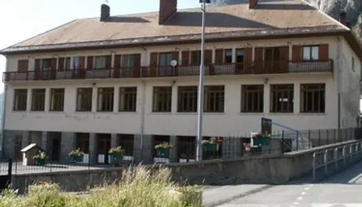 Location F4 groupe scolaire