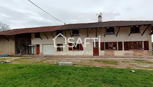 Ancien corps de ferme en partie rénové d'une surface habitable de 160 m2 sur terrain clos et arbor