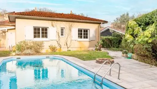 Andernos les Bains ( 33510) belle maison de plain pieds 180m2 + dépendance 50 m2 & piscine