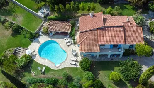 Villa 8 pièces 286 m²