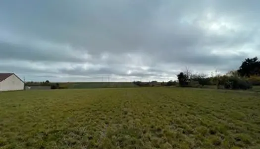 Beau Terrain à Reuilly orienté sud avec vue dégagée 