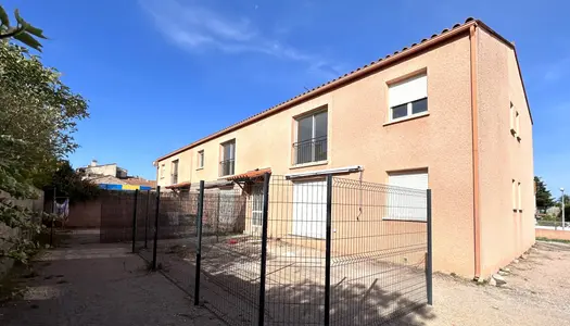 Situé au centre du village, au dernier étage d'