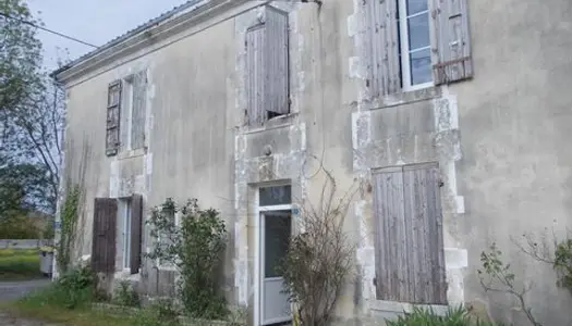 Secteur d'Aumagne, maison de type charentaise de 1