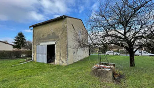 A VENDRE GRANGE AVEC GRAND TERRAIN