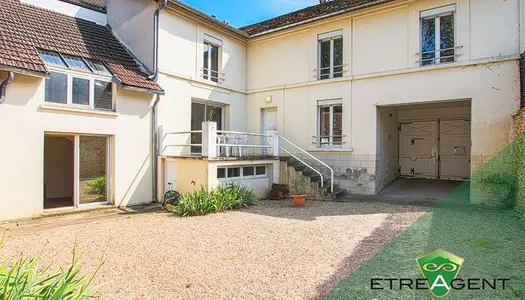 Maison 8 pièces 236 m² 