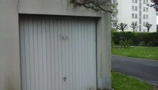 Boxe garage fermé dans résidence sécurisée 