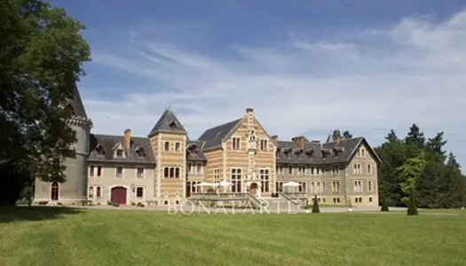 Château 3800 m2 sur terrain 22ha