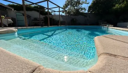 Maison Lunel avec jardin, garage et piscine 