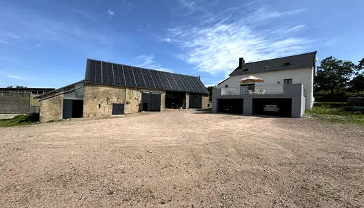 VILLENEUVE EN MONTAGNE : corps de ferme à vendre 