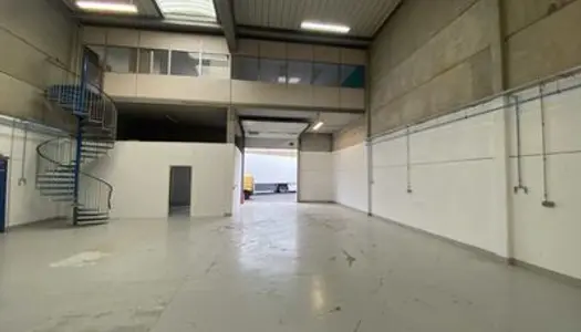 Locaux d'Activités - A LOUER - 260 m² non divisibles 