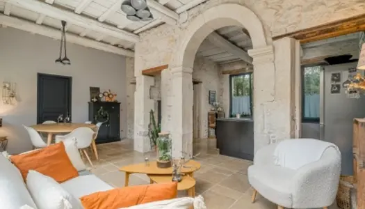 Saint Remy de Provence- Maison de ville historique, rénovée - 3 chambres, terrasse 