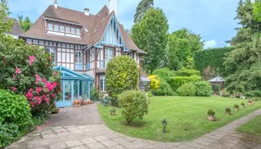 Vends propriété de charme à l'orée de la forêt de Fausses Reposes à Ville-d'Avray 365m² 