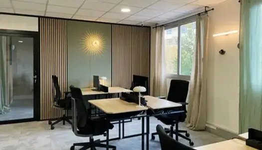 Beaux postes de travail dans un coworking - Issy-les-Moulineaux