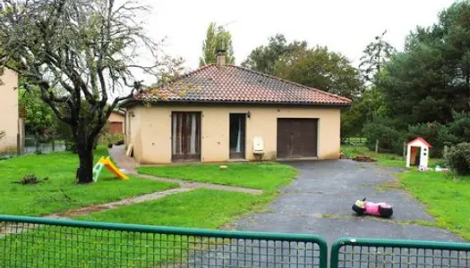 Maison individuelle de 3 chambres avec garage, rue