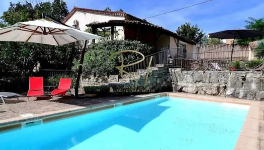 Villa 8 pièces 225 m²