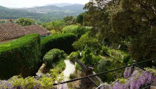 GASSIN - Charmante maison de village avec belle vue dégagée 