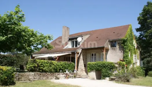 Belle maison en pierre dans la cote Chalonnaise 