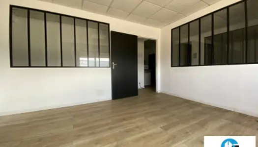 Local commercial 875 m²