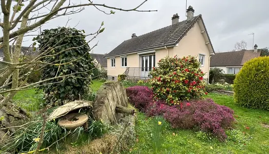 A un kilomètre de la mairie de Saint-Lô, maison individuelle de 78 m² avec deux chambres 