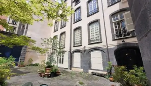 Appartement 9 pièces 374 m²