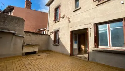 Maison de ville / terrasse / combles amenageables / studio / hangar / garage / cave 