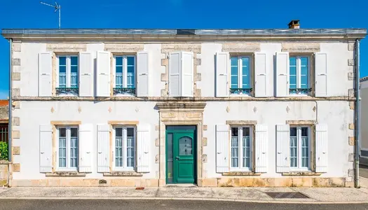 Dpt Charente Maritime (17), à vendre proche de LA ROCHELLE maison P6 de 192 m² - Terrain de 685,00 