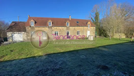 Maison ancienne située en campagne à 5 kms de Le Mêle sur Sarthe