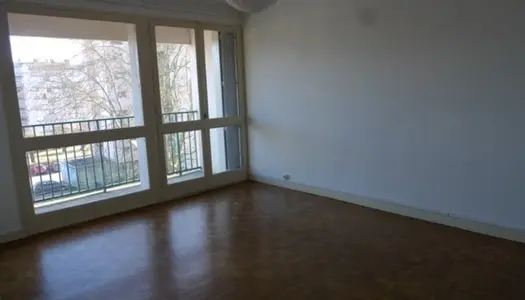 Dpt Cher (18), à vendre BOURGES appartement T2 LOUE de 50 m² 