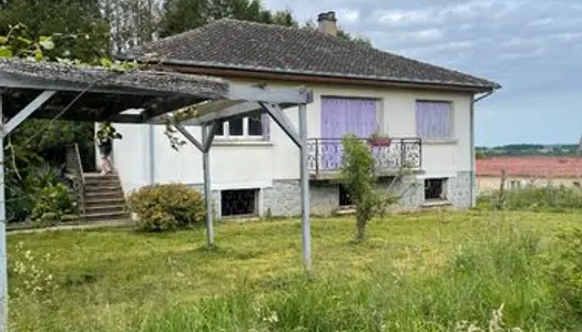 Propriété de 4,5 hectares maison , hangar, étang 