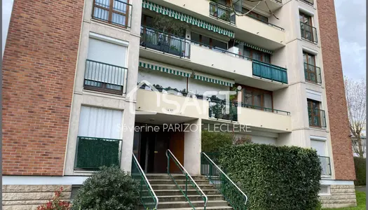 74 m2 - Séjour avec balcon - 2 chambres - À RÉNOVER