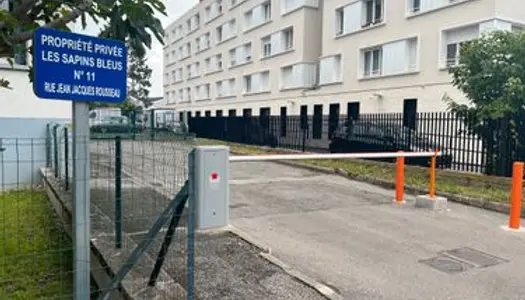Place dans parking sécurisé ( Avenue Gabriel Péri ) à Saint-Martin-d'Hères 