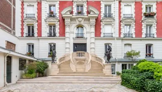 Loue très bel appartement 3 pièces meublé Montmartre dans magnifique résidence