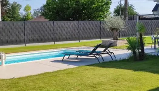 Maison récente plein pied avec piscine
