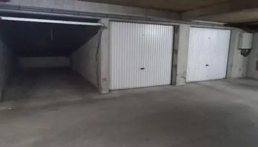 Garage fermé en sous-sol