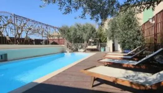 Magnifique Maison 80m2 meublée avec piscine et cour au coeur de la ville 