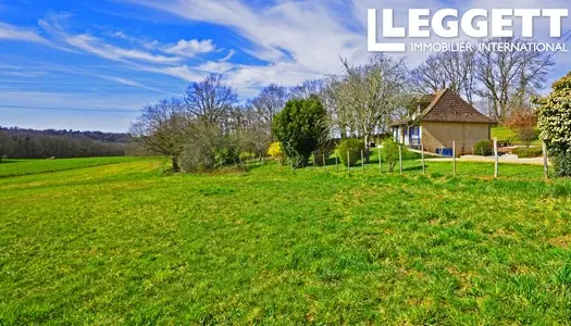 Belle maison périgourdine de 3 chambres avec une belle vue dégagée, un grand jardin et une piscin