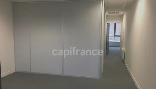 Dpt Nord (59), à vendre ROUBAIX immeuble de rapport Bureau 67m2 centre-ville en zone franche et 