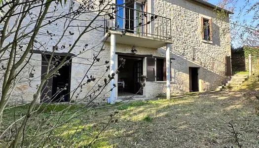 Charmante Maison, dans le petit village de Lurais