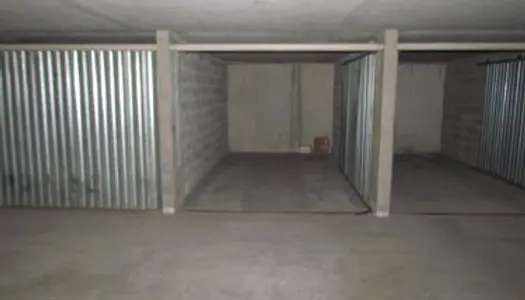 Box 13 m2 dans silo fermé avec camera 