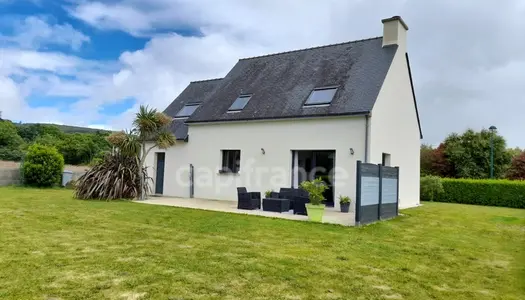 Dpt Finistère (29), à vendre PLOGONNEC bourg- maison 5 pièces de 110 m² - Terrain de 874,00 m² 