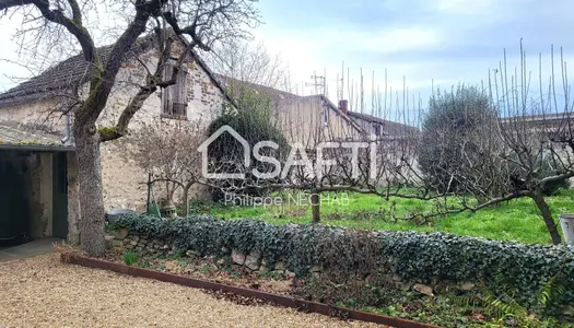 Maison de 130 m2 habitables (sans travaux) sur un terrain clos de 550 m2.