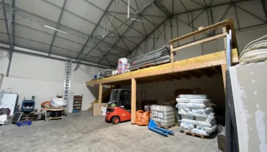 Local commercial 687 m²