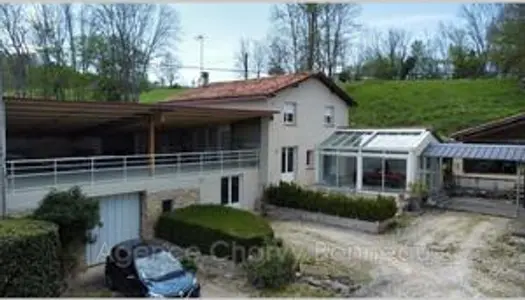 PROPRIETE COMPRENANT 3 MAISONS ET 2,3 HA