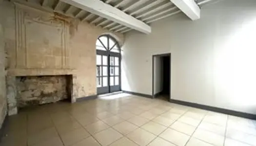 Appartement 3 pièces en rez de chaussée avec cave et cour