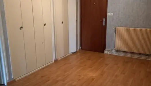 Appartement F3 cuisine équipée 100m² 2e étage 