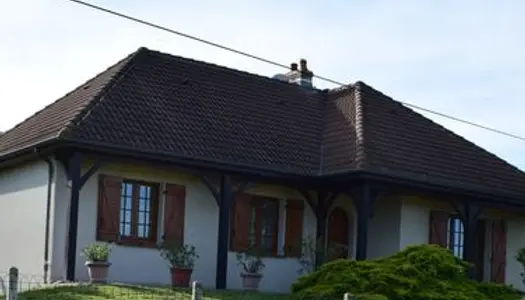 Maison très bien située à Vallon-en-Sully 