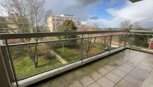 AMIENS, Henriville. Exclusivité