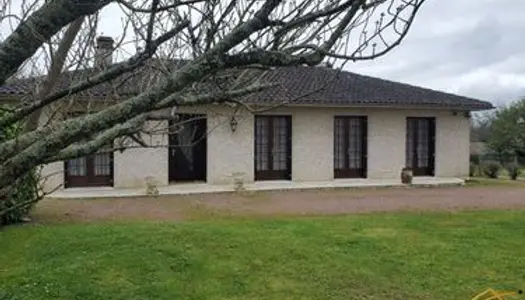 Maison traditionnelle avec 4 chambres idéale pour une vie familiale confortable