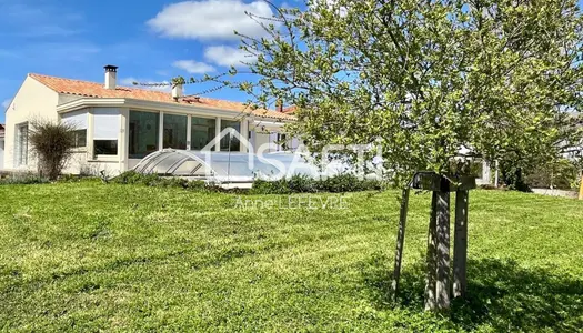 Maison avec dépendance, piscine et grand terrain